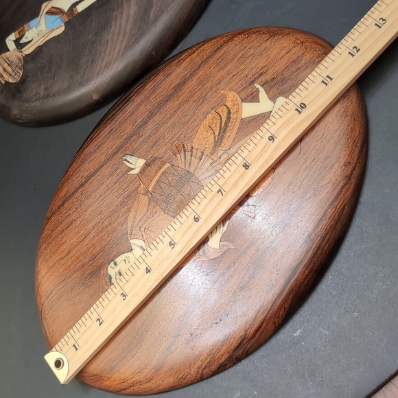VGT, Rosewood Set Of 2 Oval Marquetry Wall Plaques with South Indian Man/Woman. - Picture 14 of 15